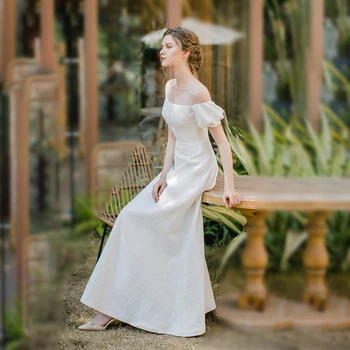 Naujas Stilius Sluoksniuotos Rankovėmis Vieno Peties Suknelė Moterų Balta Akies Tvarstis Juosmens Ilga Elegantiška Suknelė Šviesos Prabangos Stilius
