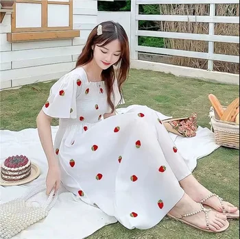 Moterų Sexy Pynimas Sluoksniuotos Rankovėmis Off Peties Siuvinėjimo Vasaros Šalis Suknelės 2023 Korėjos Elegantiška Vintage Kawaii Braškių Suknelė